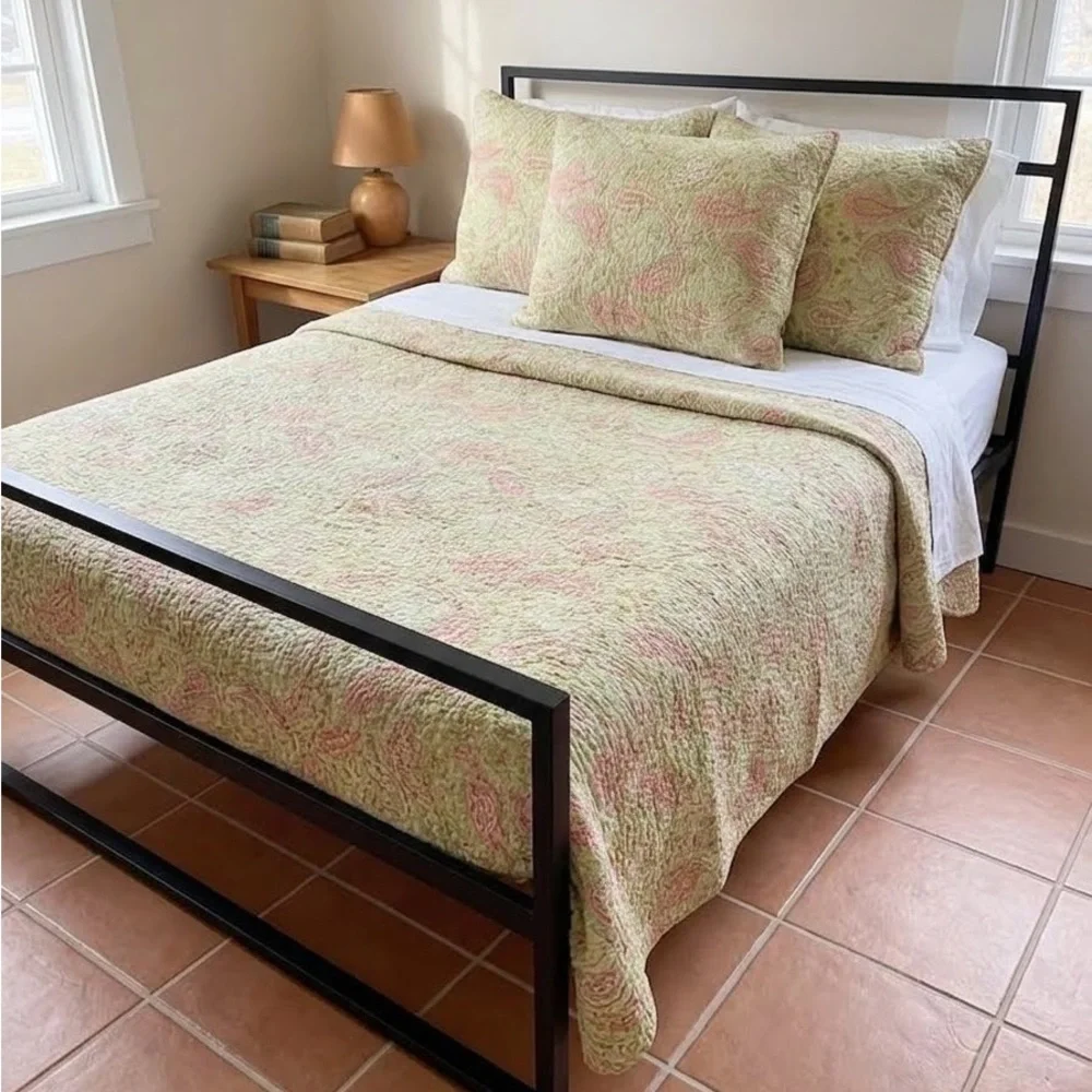 VNTG cotton Green & Pink paisley quilted twin size blanket Set with three sham